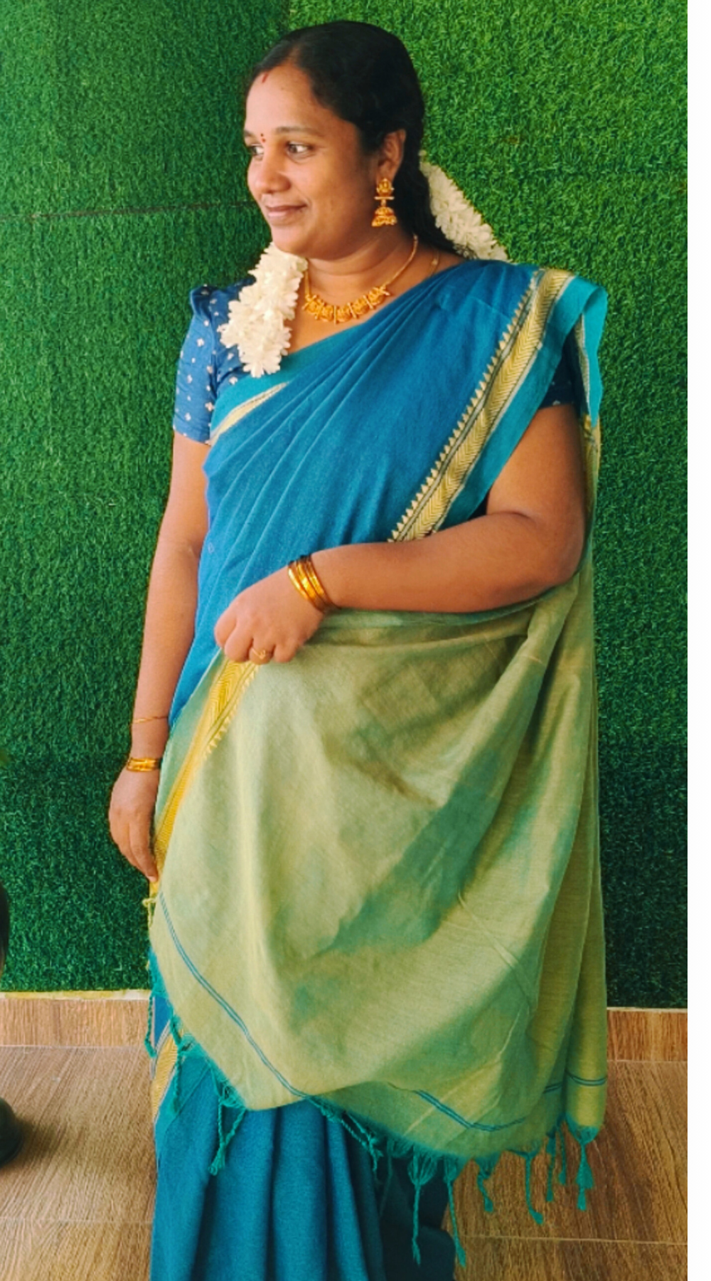 Peacock Blue Narayanpet Cotton Saree with Contrast Green Pallu and Golden Zari Border