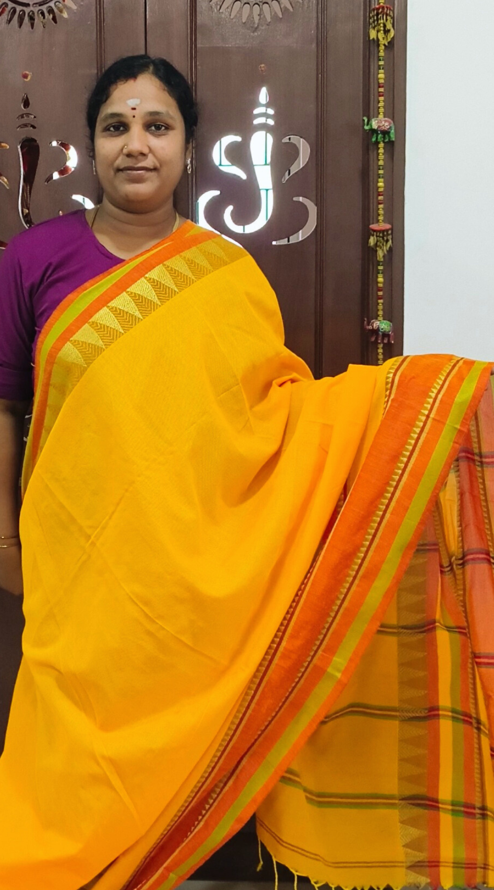 Yellow Elegant Cotton Handloom Saree with Kanchi-Style Temple Border