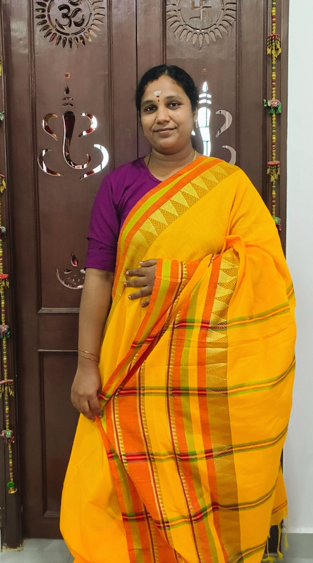 Yellow Elegant Cotton Handloom Saree with Kanchi-Style Temple Border