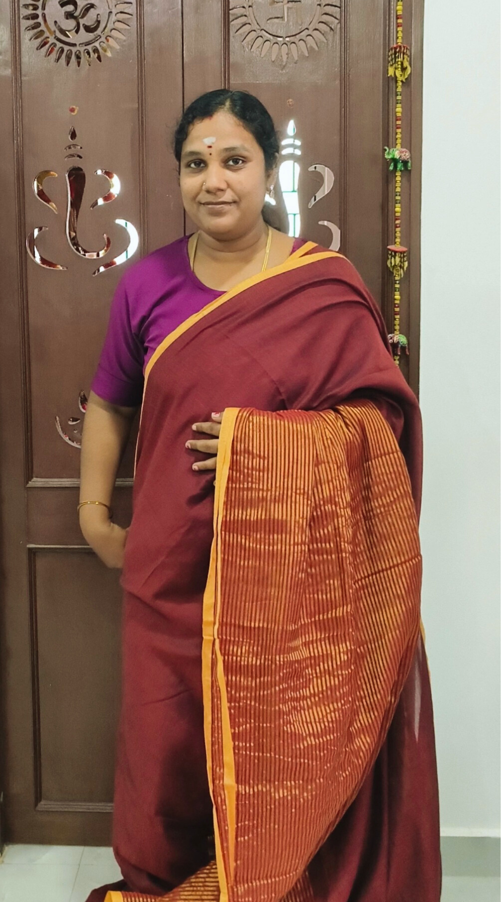 Maroon Mul Mul Cotton Saree – Soft, Lightweight Handloom Saree