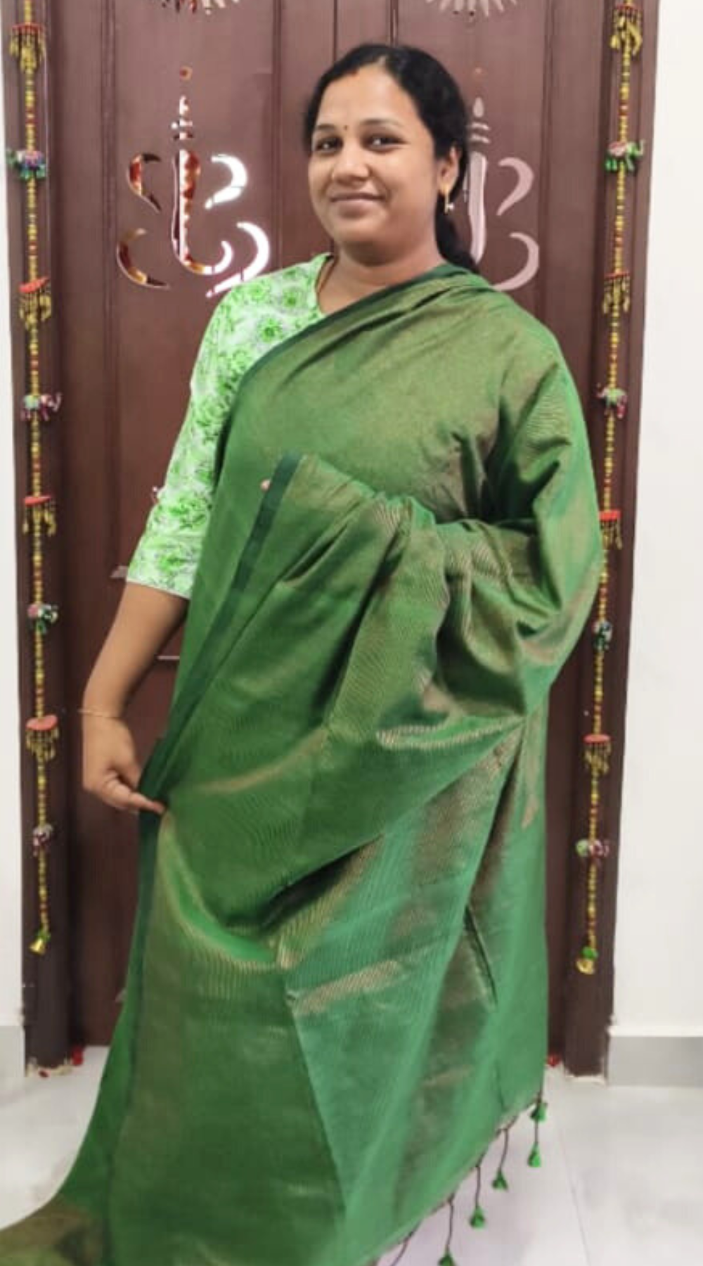 Green Premium Khadi Saree with Fine Zari Lines with Running Blouse (6.3 Metres)